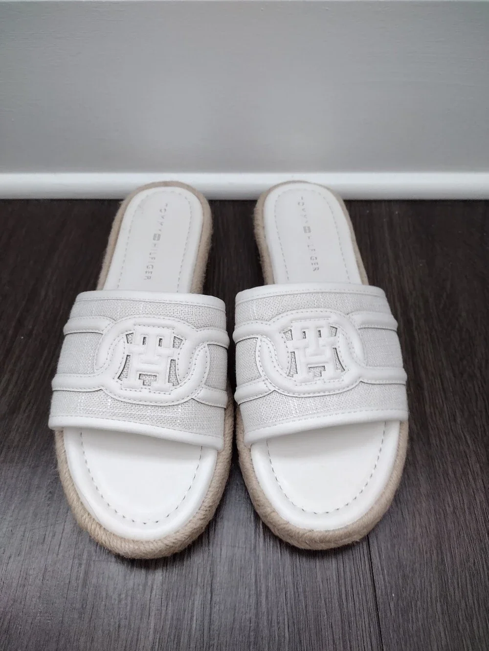 Tommy Hilfiger Hadjea Espadrille Slip-On Flat Sandals Women's size 7 LIKE NEW